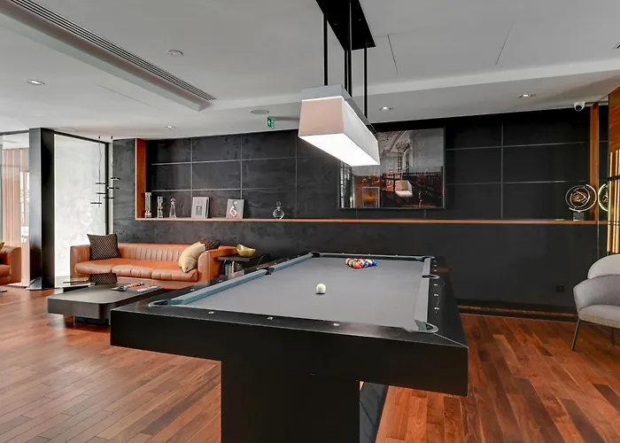 Penthouse Brabank Luxury Sauna, Fitness & Parking By Grandview *