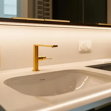 Penthouse Brabank Luxury Sauna, Fitness & Parking By Grandview