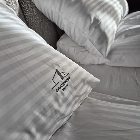 Penthouse Brabank Luxury Sauna, Fitness & Parking By Grandview *