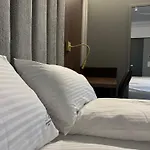 Penthouse Brabank Luxury Sauna, Fitness & Parking By Grandview *