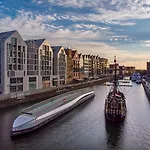 Penthouse Brabank Luxury Sauna, Fitness & Parking By Grandview *